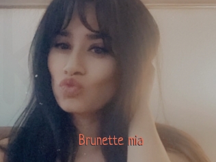 Brunette_mia
